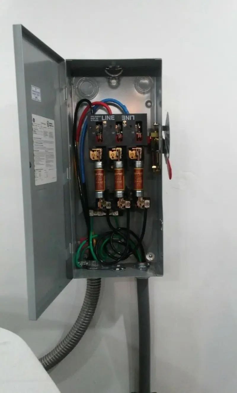 Three-phase disconnect switch installed for Smoke Detector Installation in Anniston